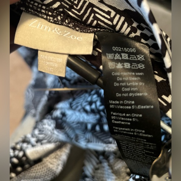 Zim & Zoe Printed Patch Work Capri Pants with zipper- Size 14 - Picture 9 of 10